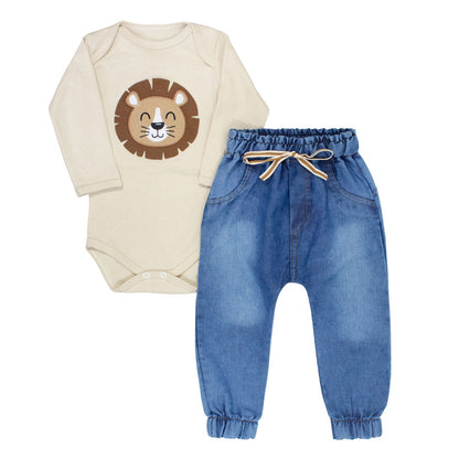 Conjunto Bebê Menino: Body Leão Bege Suave e Calça Jeans