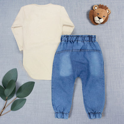 Conjunto Bebê Menino: Body Leão Bege Suave e Calça Jeans