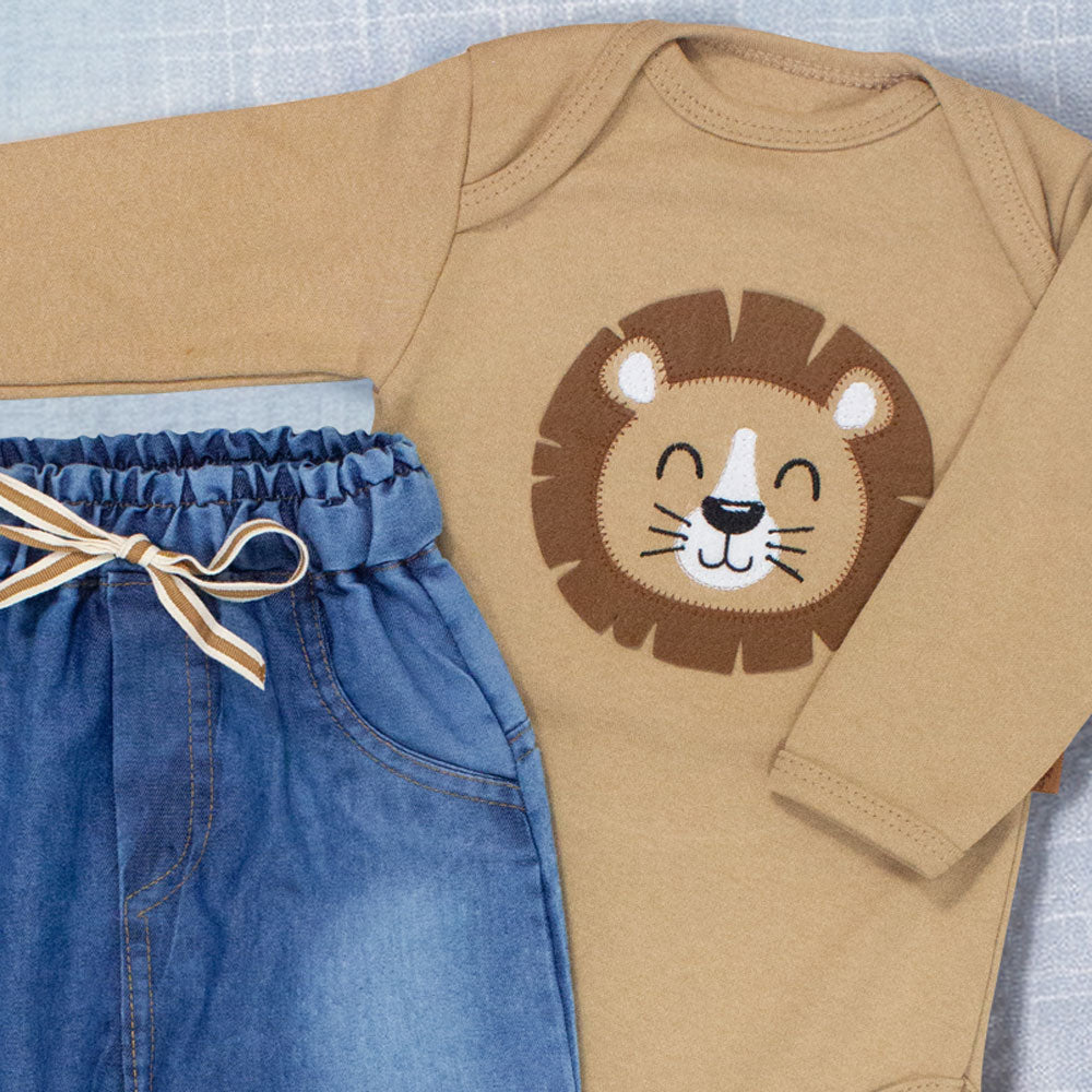 Conjunto Bebê Leãozinho Body Bege Avelã E Calça Jeans Jogger